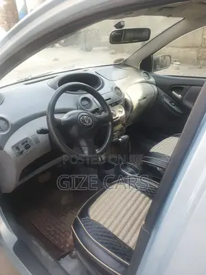 Toyota Vitz 2004 Blue