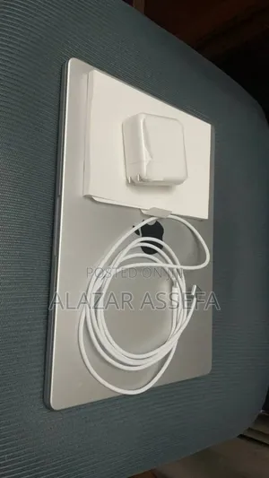 New Laptop Apple Macbook Pro 2025 M5 14-inch 16GB Apple M5 SSD 512GB