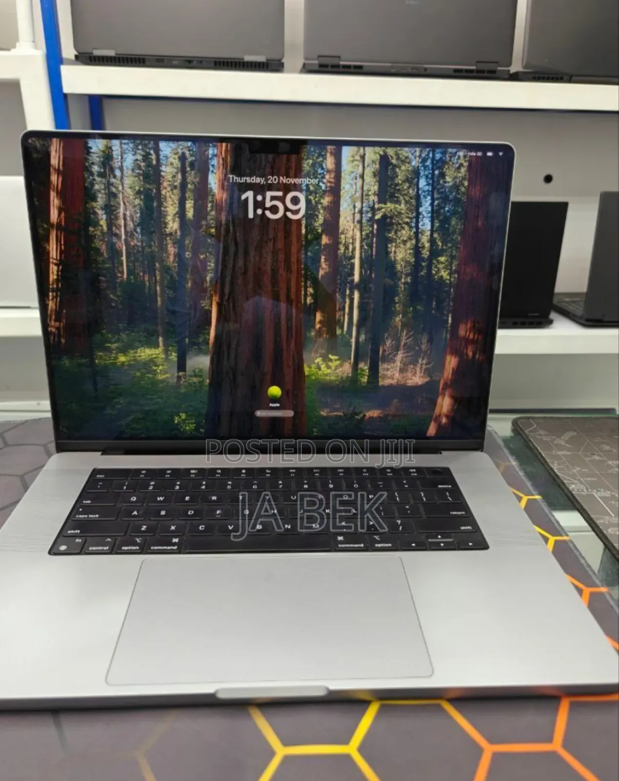 New Laptop Apple MacBook Pro M1 16GB Apple M1 Pro SSD 512GB