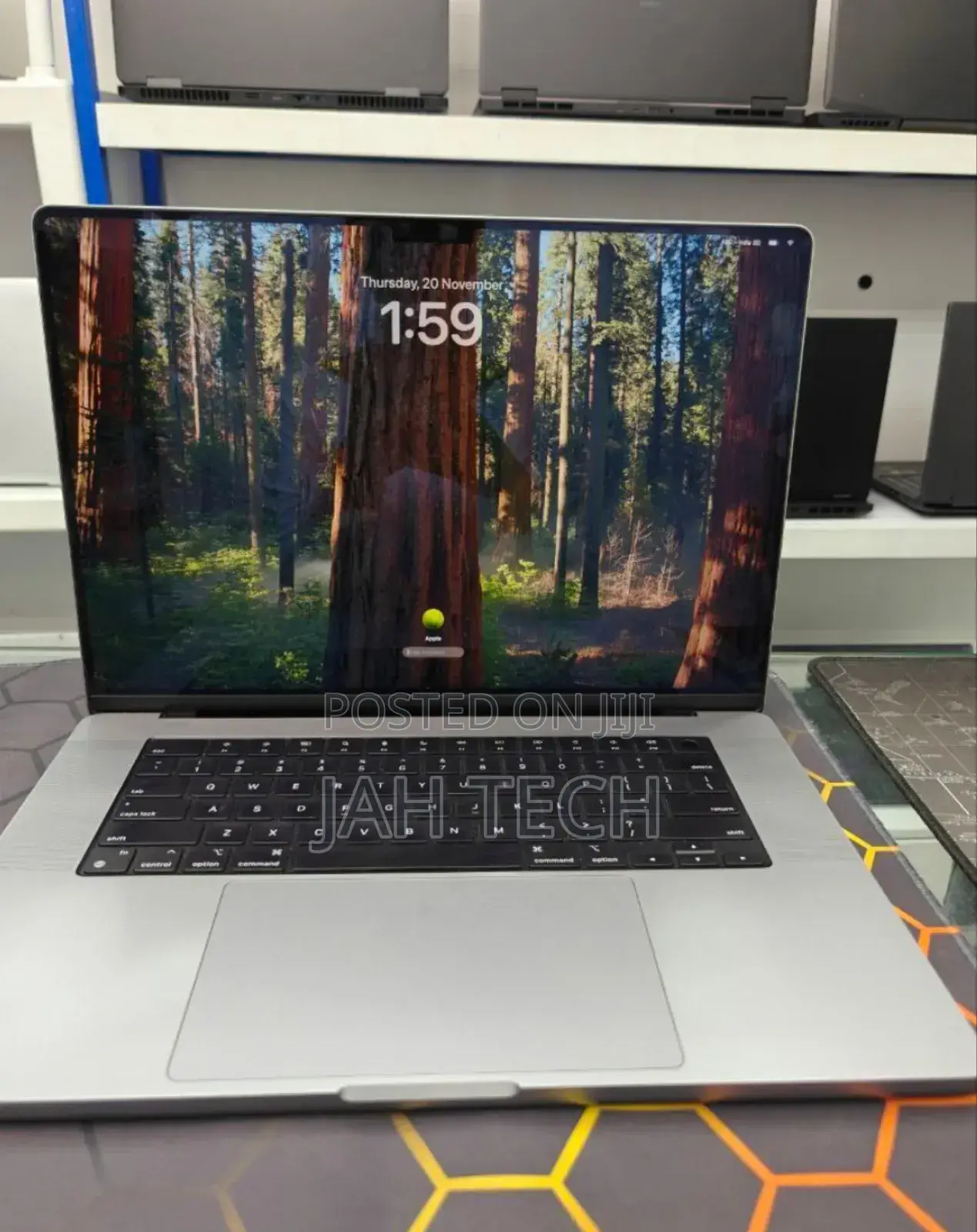 New Laptop Apple MacBook Pro M1 16GB Apple M1 Pro SSD 512GB