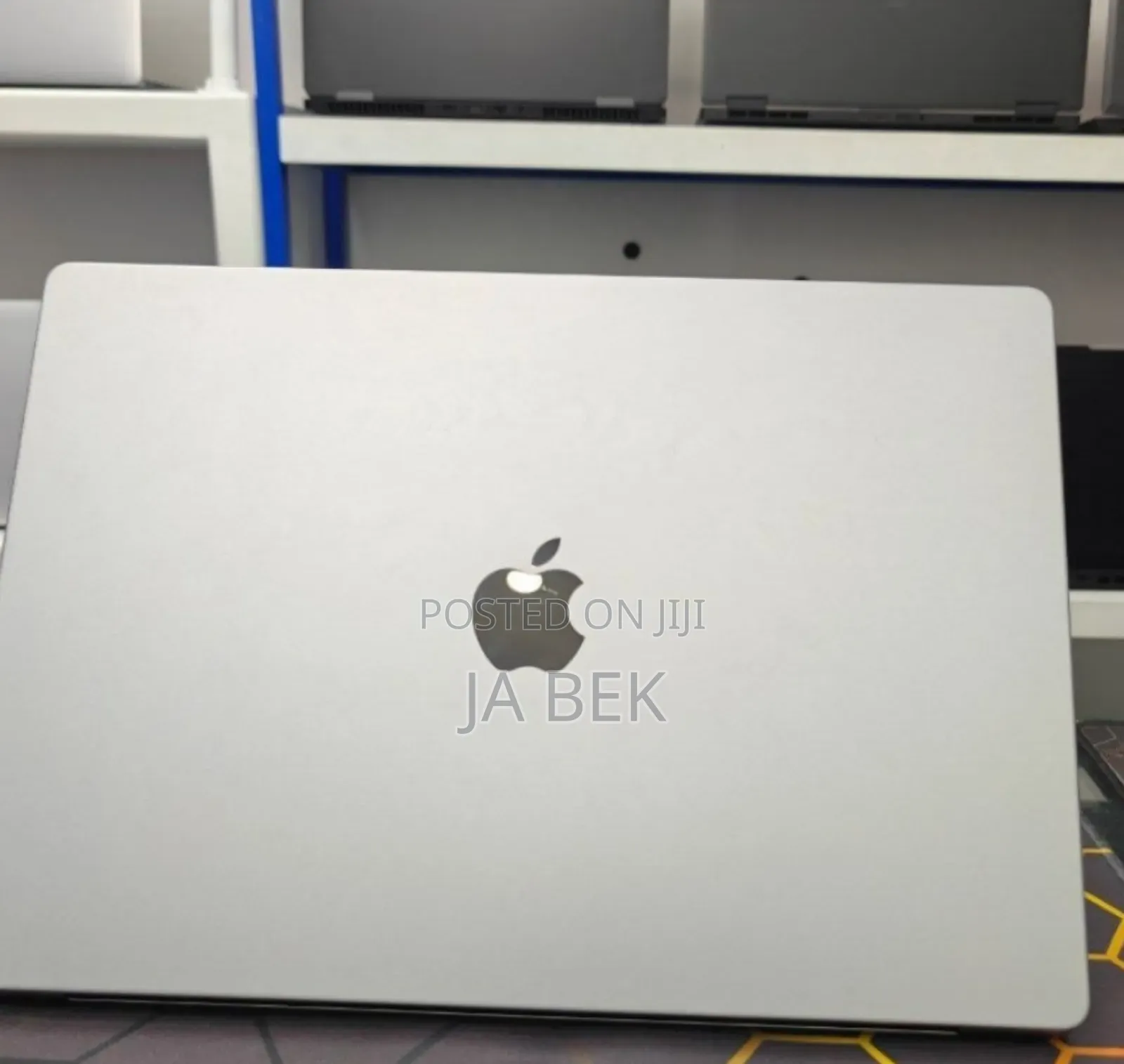 New Laptop Apple MacBook Pro M1 16GB Apple M1 Pro SSD 512GB