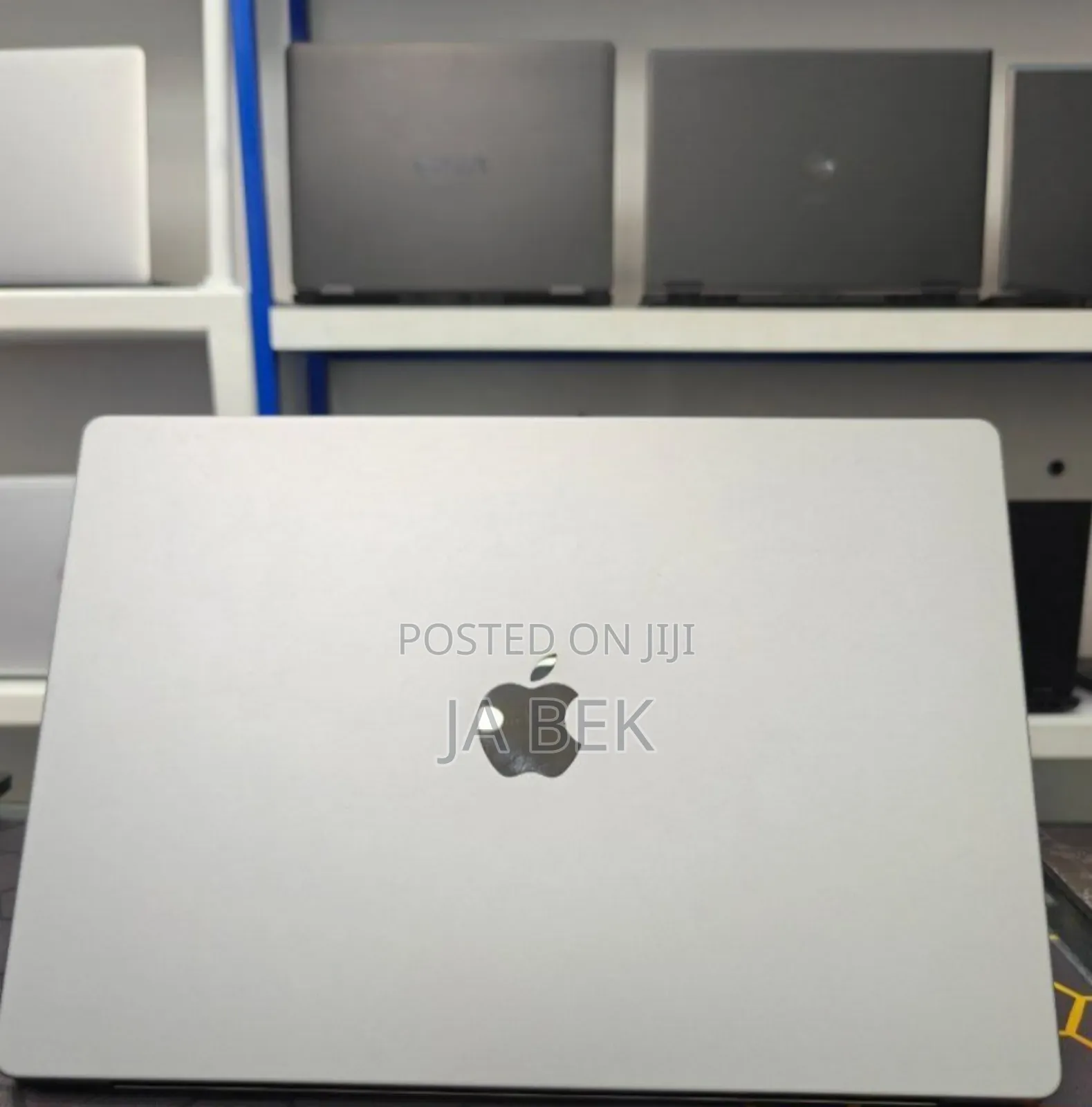 New Laptop Apple MacBook Pro M1 16GB Apple M1 Pro SSD 512GB