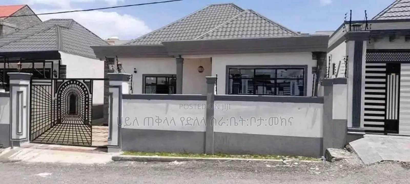 Furnished 3bdrm Villa in Ayat Area Inside, Yeka for sale