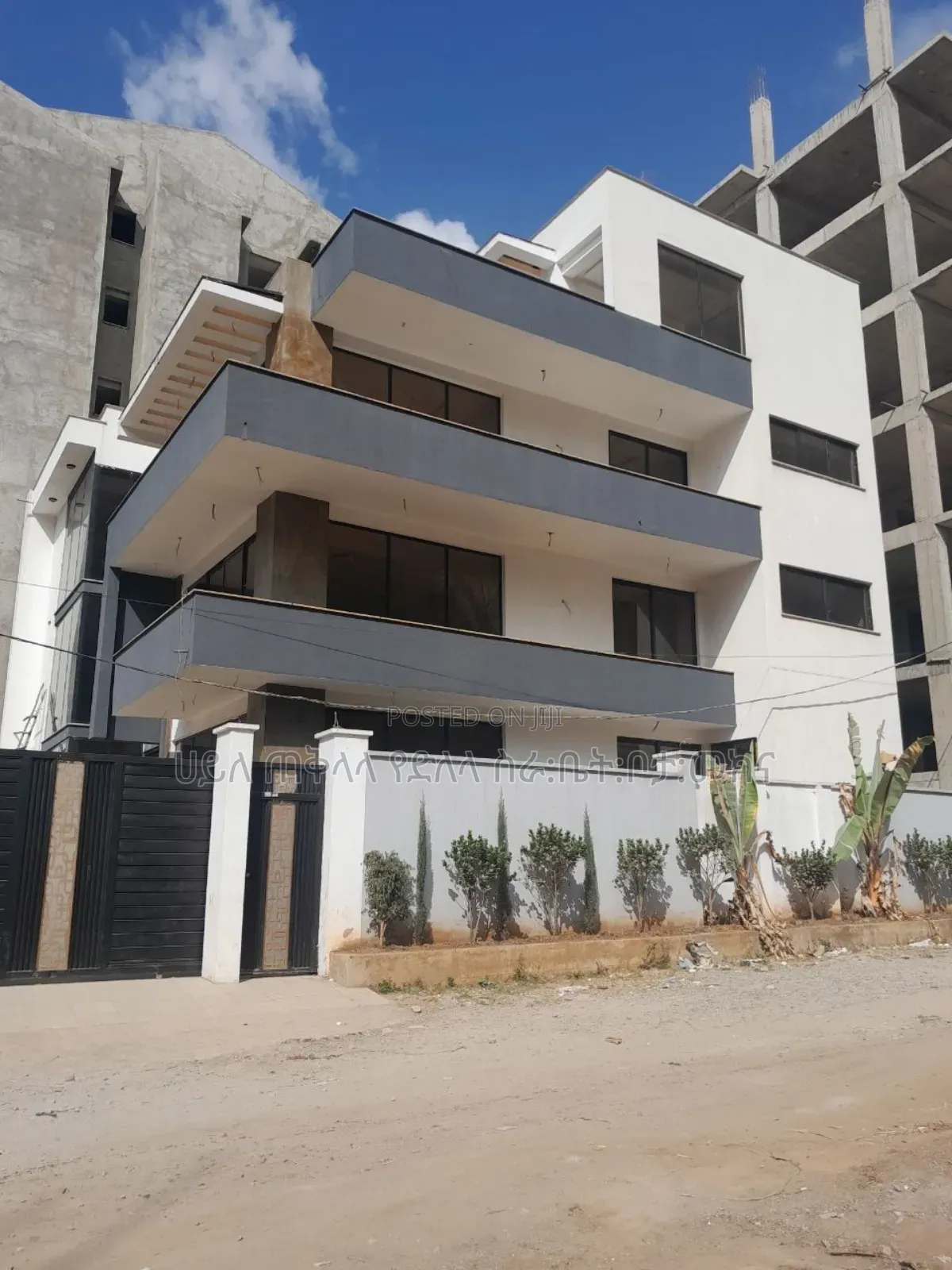 Furnished 11bdrm Townhouse/Terrace in Ayat Zone Inside, Yeka for sale