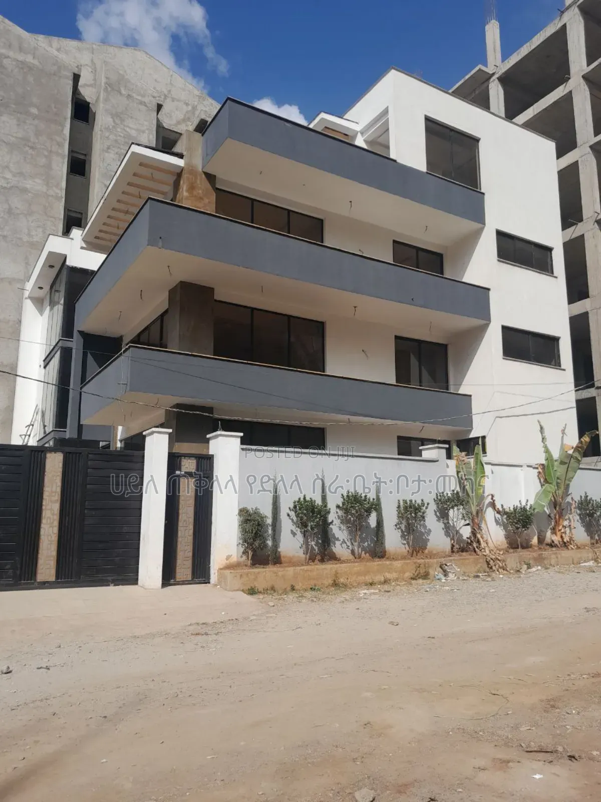 Furnished 11bdrm Townhouse/Terrace in Ayat Zone Inside, Yeka for sale