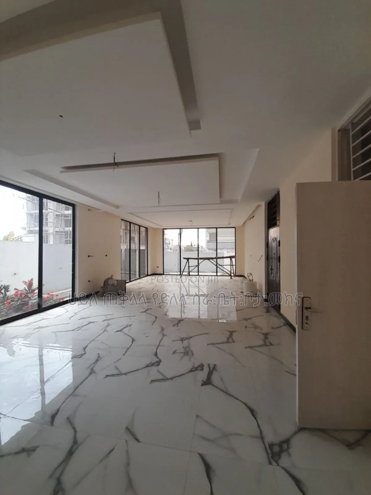 Furnished 11bdrm Townhouse/Terrace in Ayat Zone Inside, Yeka for sale