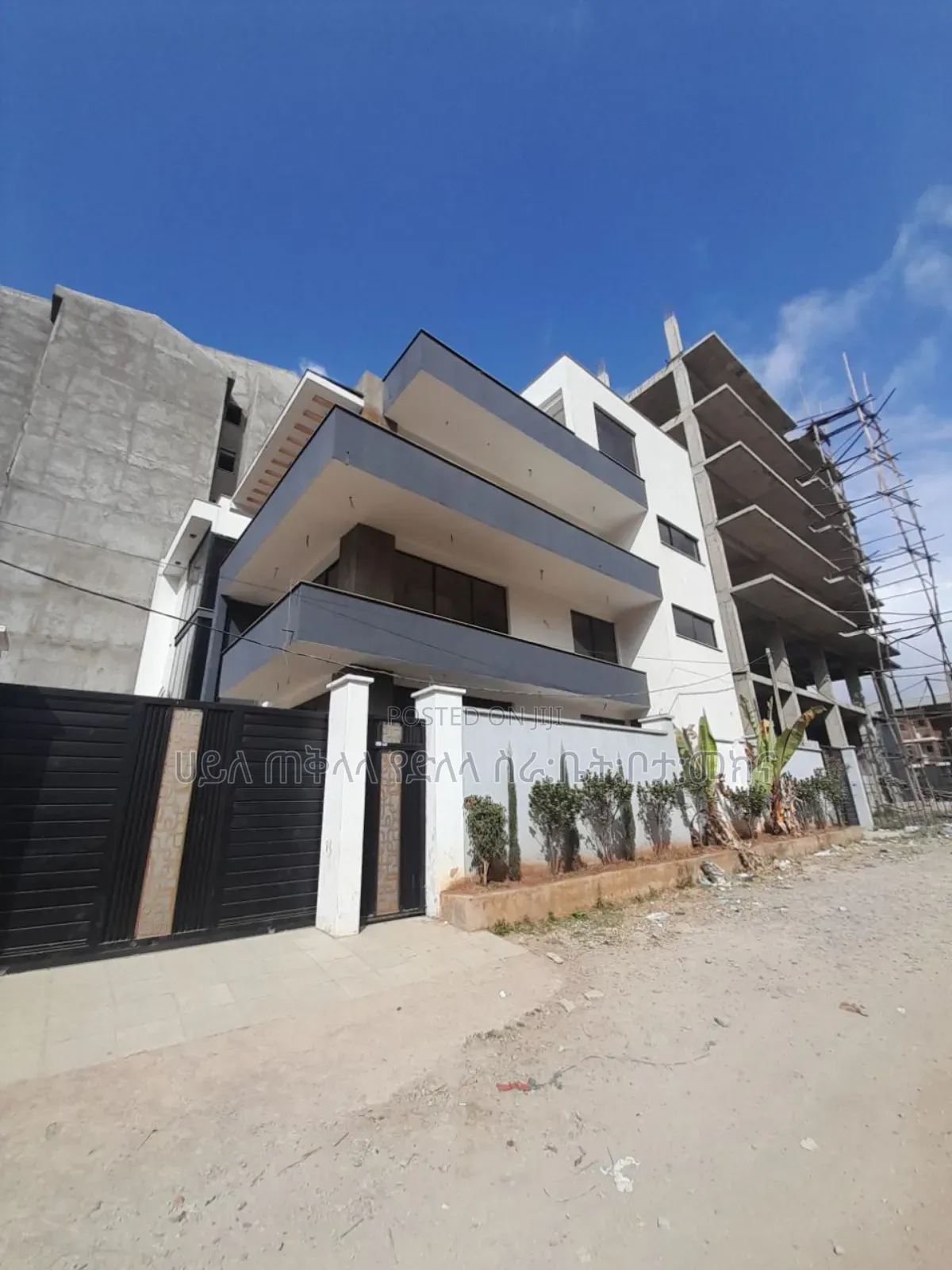 Furnished 11bdrm Townhouse/Terrace in Ayat Zone Inside, Yeka for sale