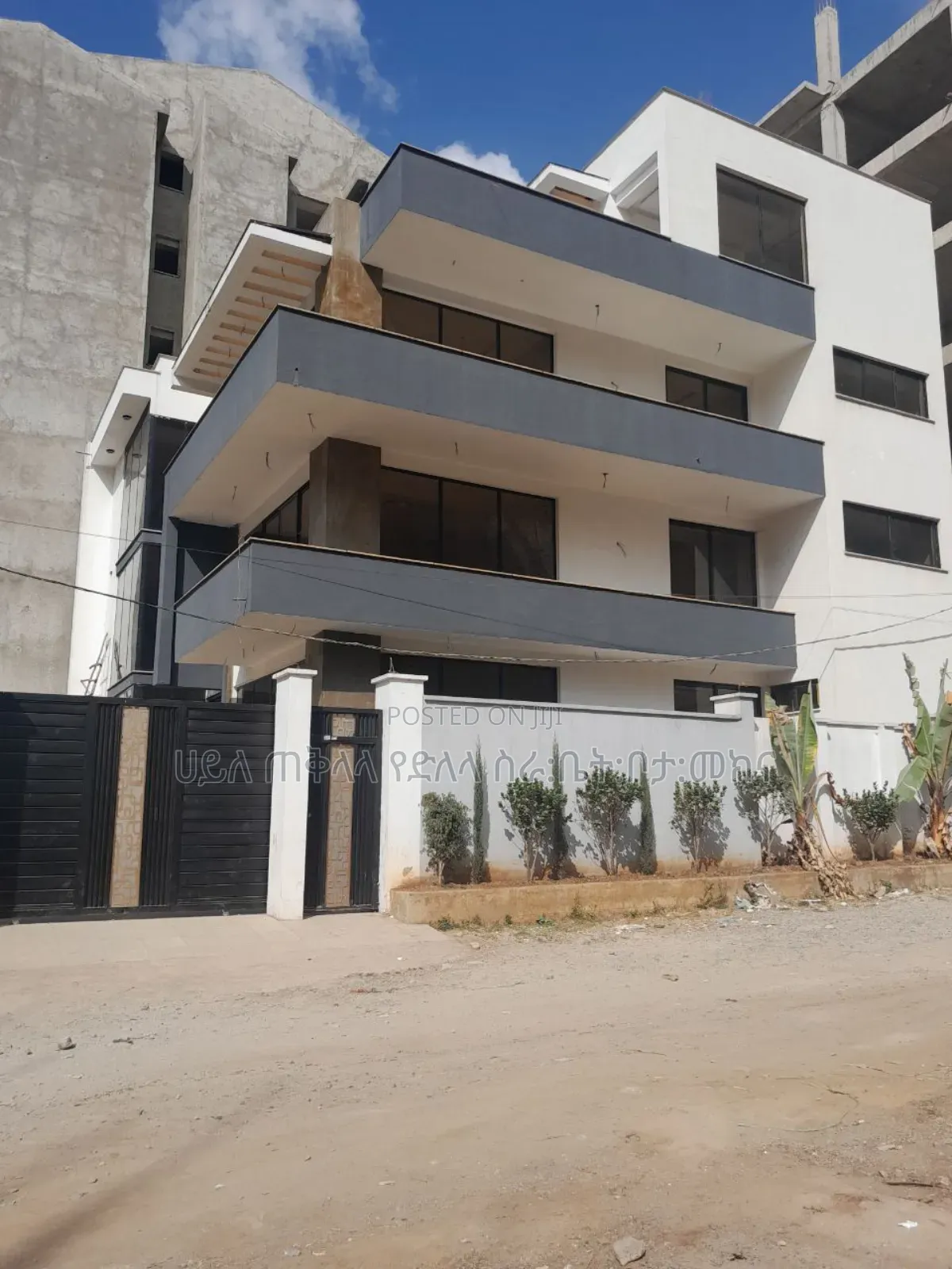 Furnished 11bdrm Townhouse/Terrace in Ayat Zone Inside, Yeka for sale