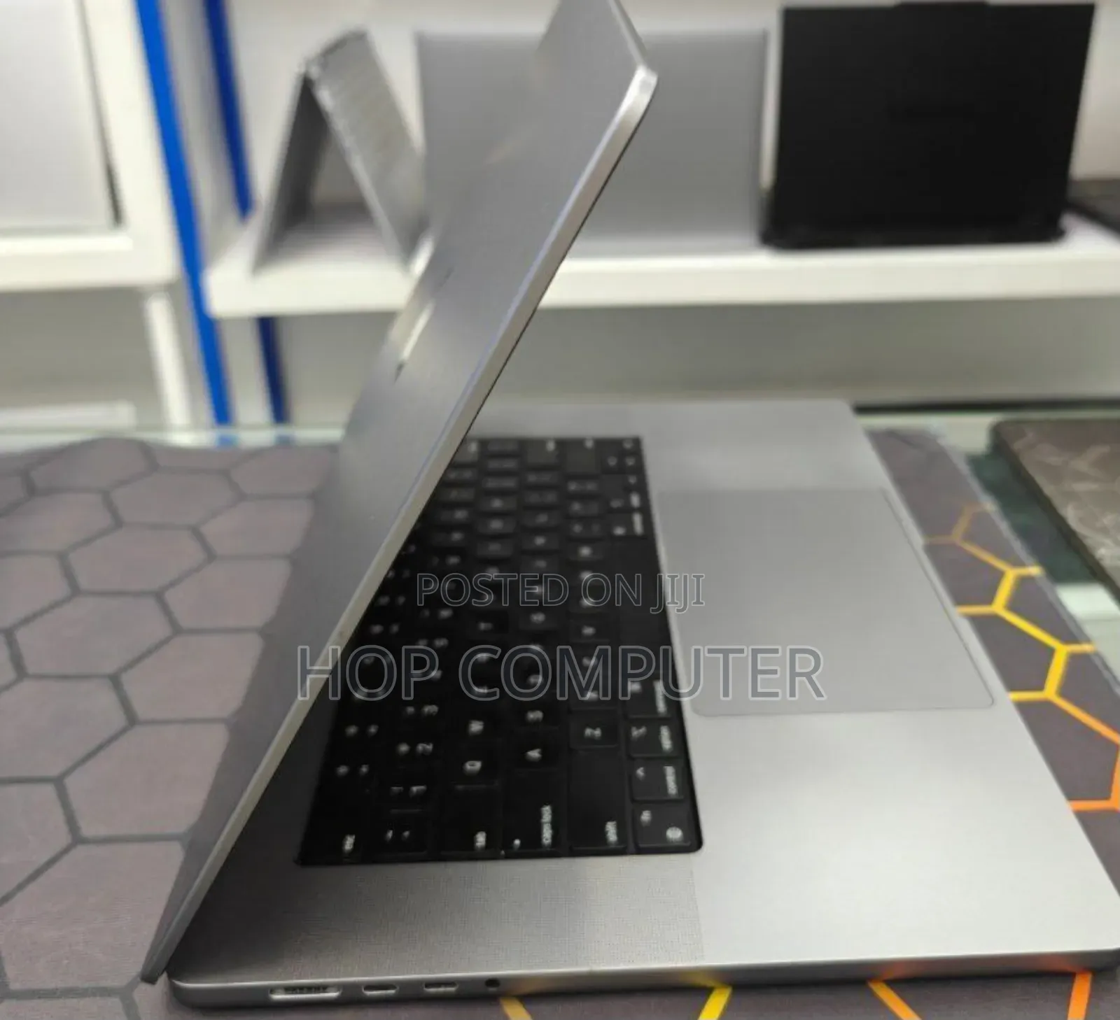 New Laptop Apple MacBook Pro M1 16GB Apple M1 Pro SSD 512GB