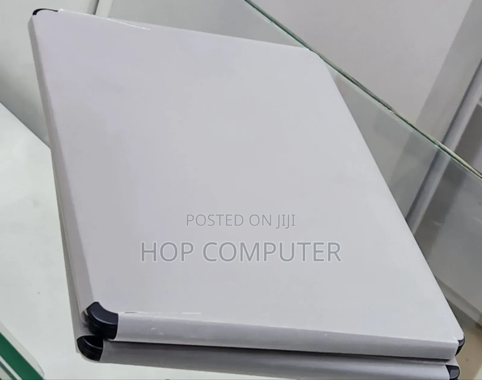 New Laptop Apple MacBook Air 2025 M4 13-Inch 16GB Apple M4 SSD 256GB