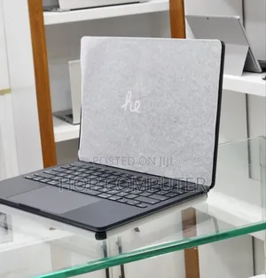 New Laptop Apple MacBook Air 2025 M4 13-Inch 16GB Apple M4 SSD 256GB