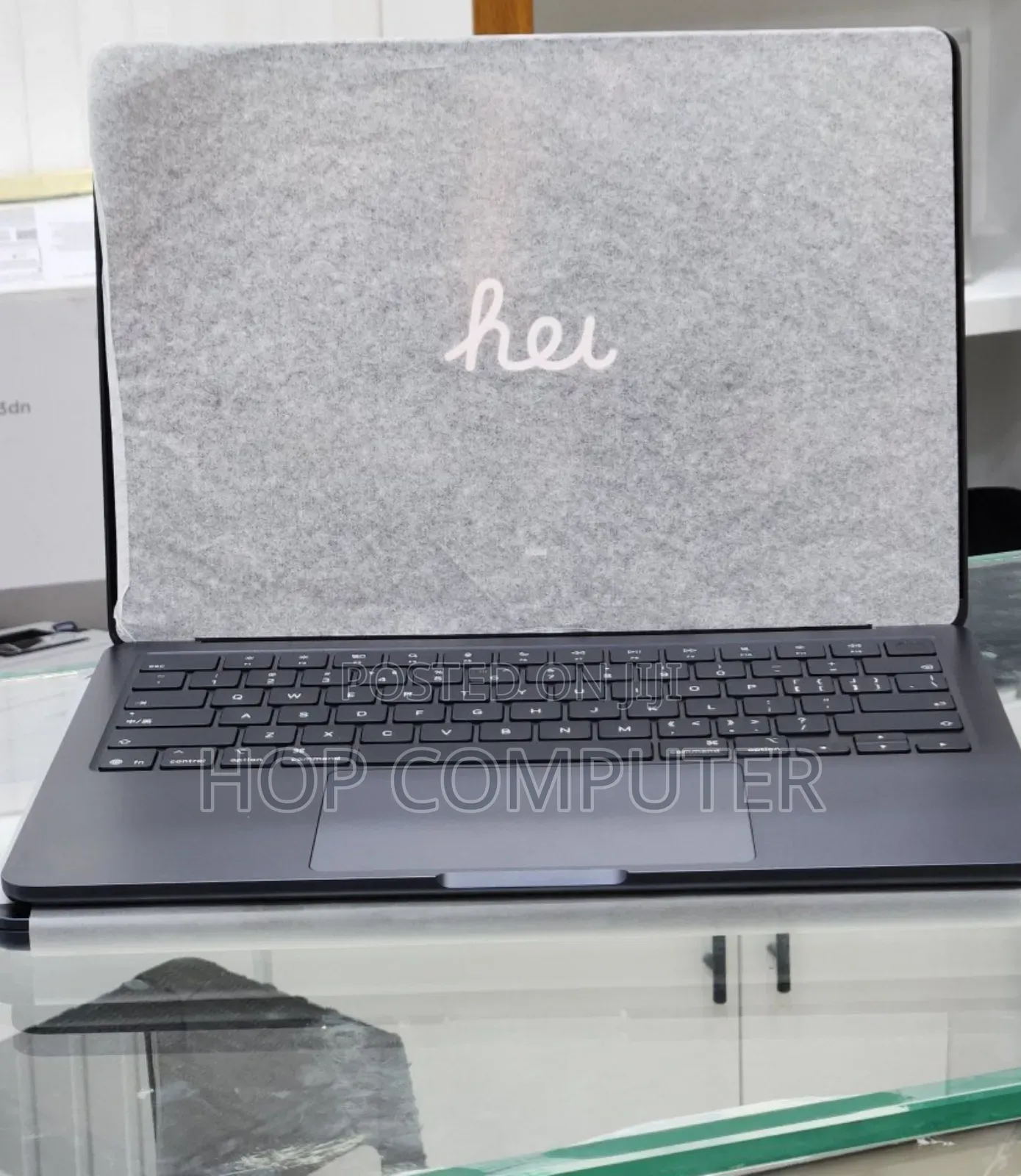 New Laptop Apple MacBook Air 2025 M4 13-Inch 16GB Apple M4 SSD 256GB