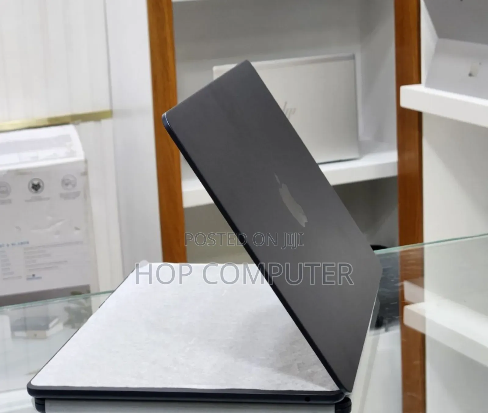 New Laptop Apple MacBook Air 2025 M4 13-Inch 16GB Apple M4 SSD 256GB