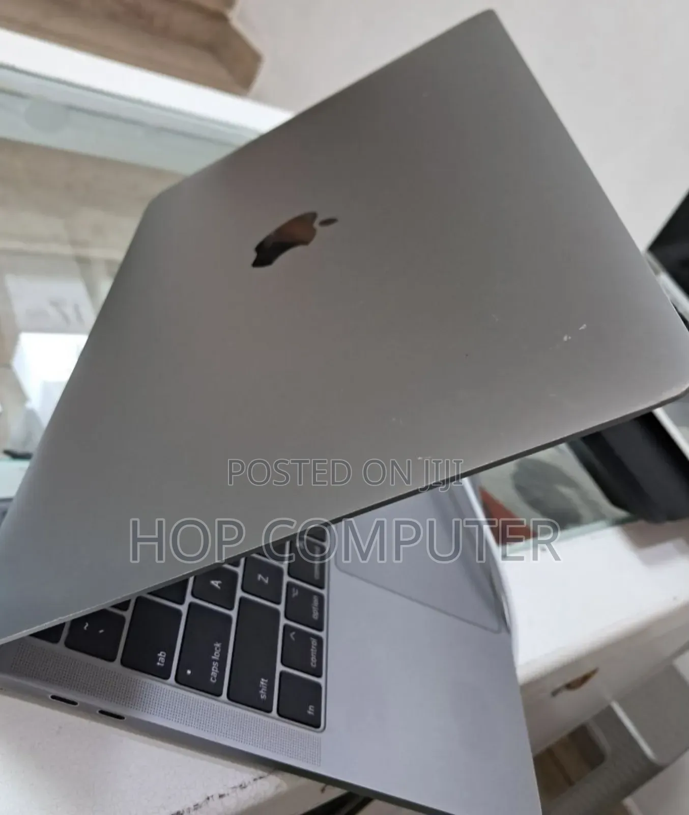 New Laptop Apple MacBook Pro 2019 16GB Intel Core I5 SSD 256GB