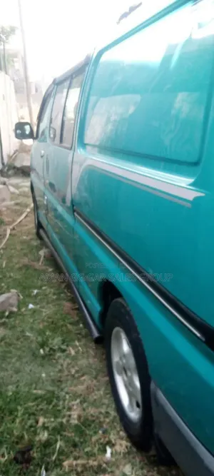 Toyota HiAce 1999 Green