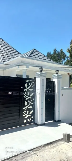 Furnished 4bdrm Villa in አያት ዞን ኮምፋውንድ ውስጥ, Yeka for sale