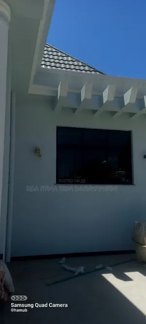 Furnished 4bdrm Villa in አያት ዞን ኮምፋውንድ ውስጥ, Yeka for sale