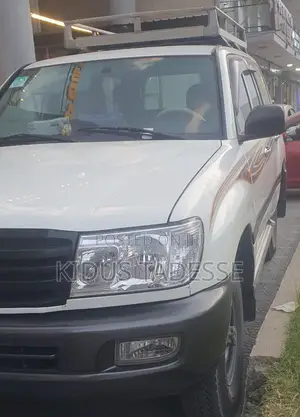 Toyota Land Cruiser 2004 White