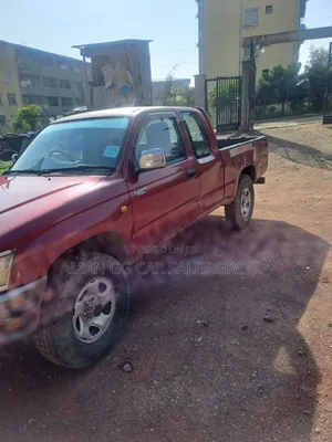 Toyota Hilux 2001 Red