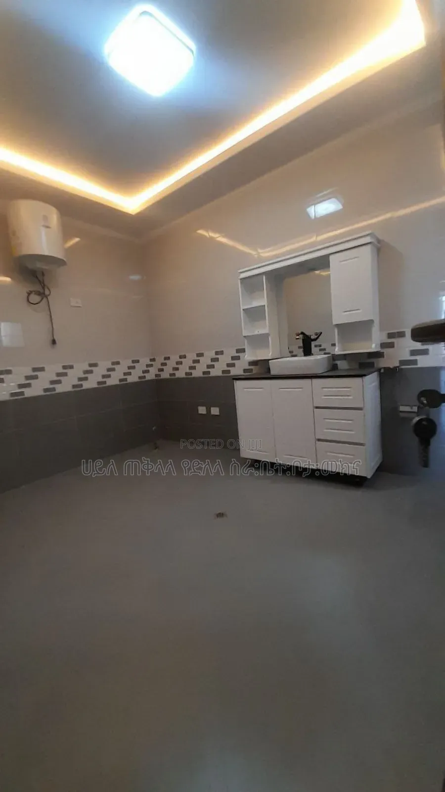 Furnished 4bdrm Villa in አያት ዞን ኮምፋውንድ ውስጥ, Yeka for sale