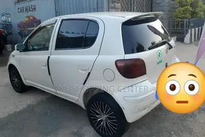 Toyota Vitz 2002 White