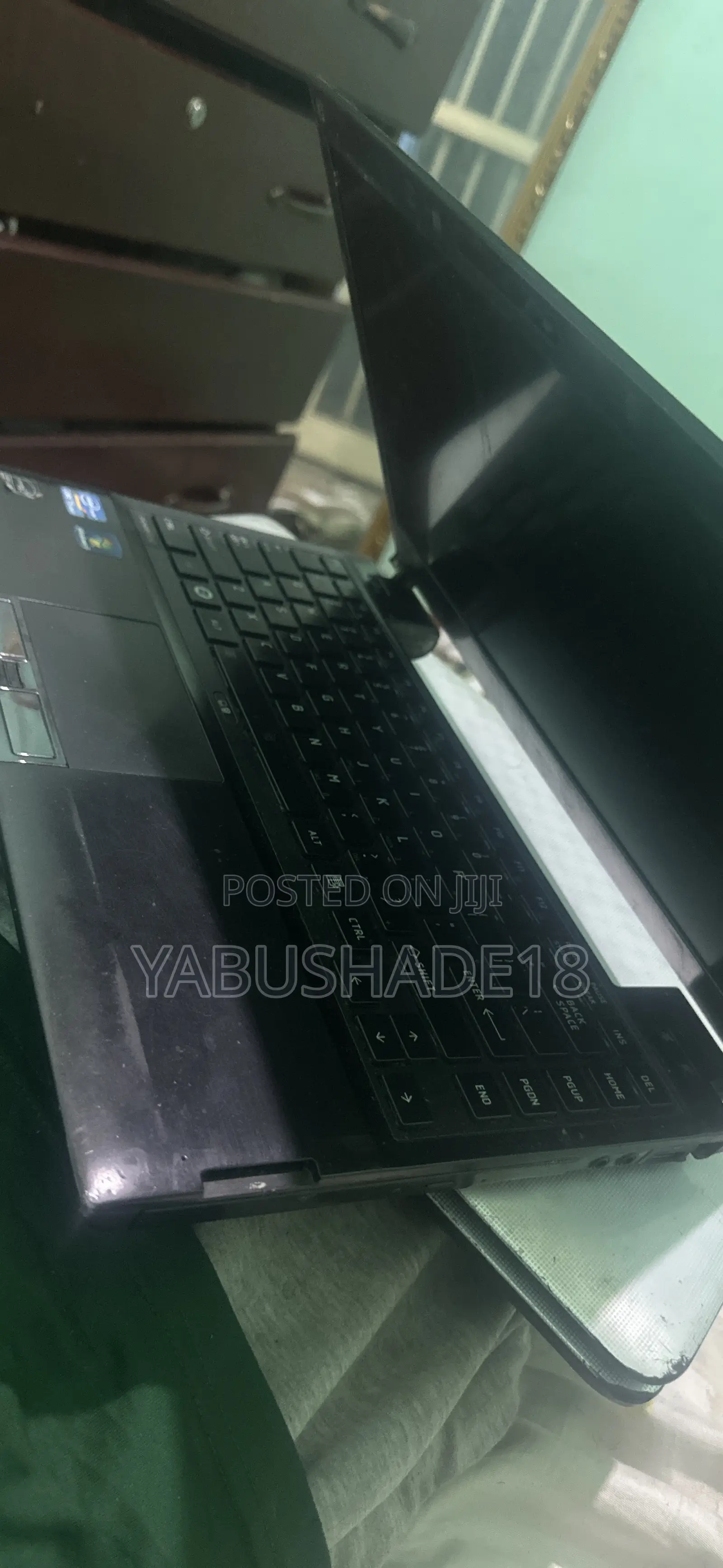 Laptop Toshiba 4GB HDD 256GB