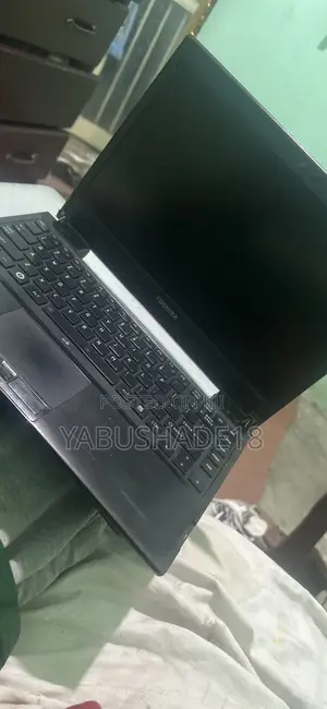 Laptop Toshiba 4GB HDD 256GB