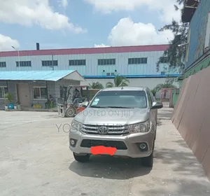 Toyota Hilux SR5 4x4 2019 Silver