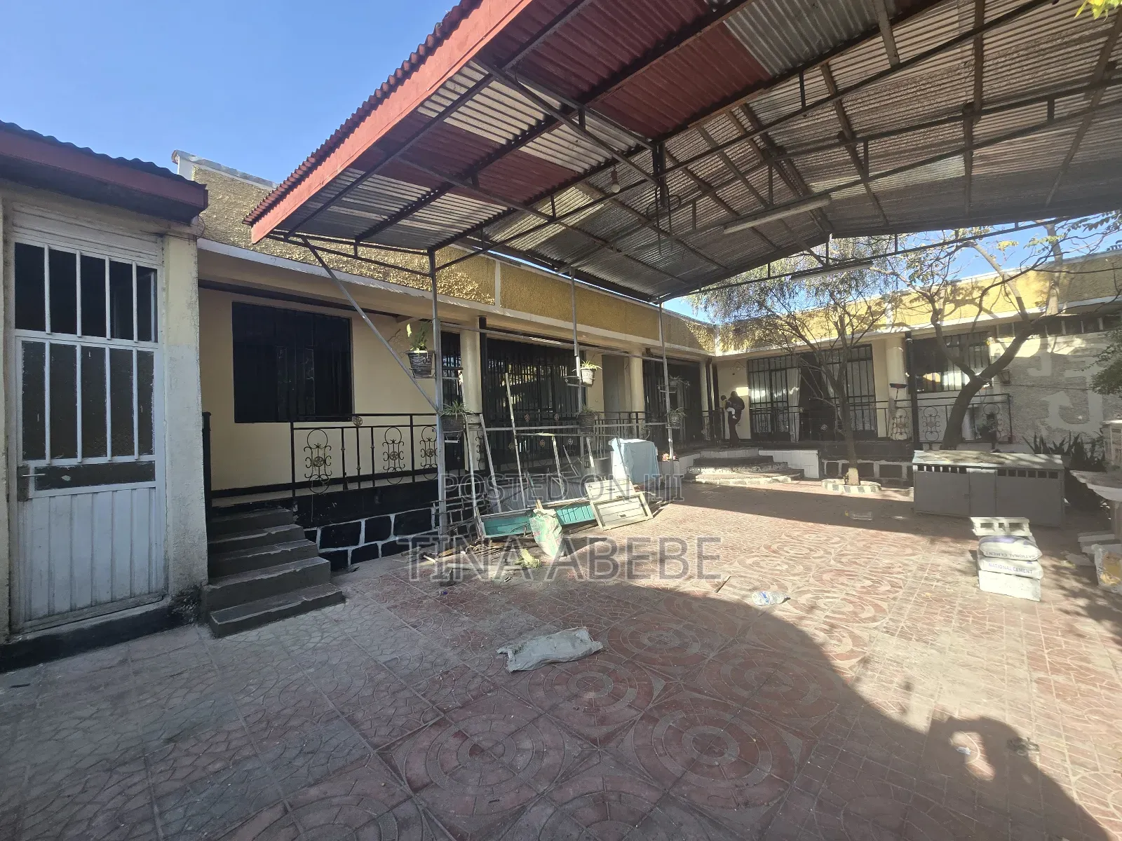 9bdrm House in Akaky Kaliti for sale