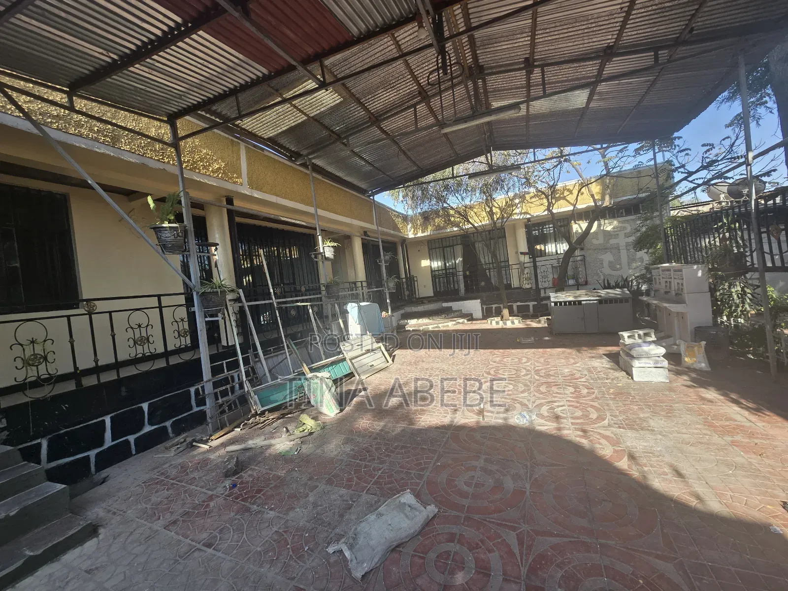 9bdrm House in Akaky Kaliti for sale