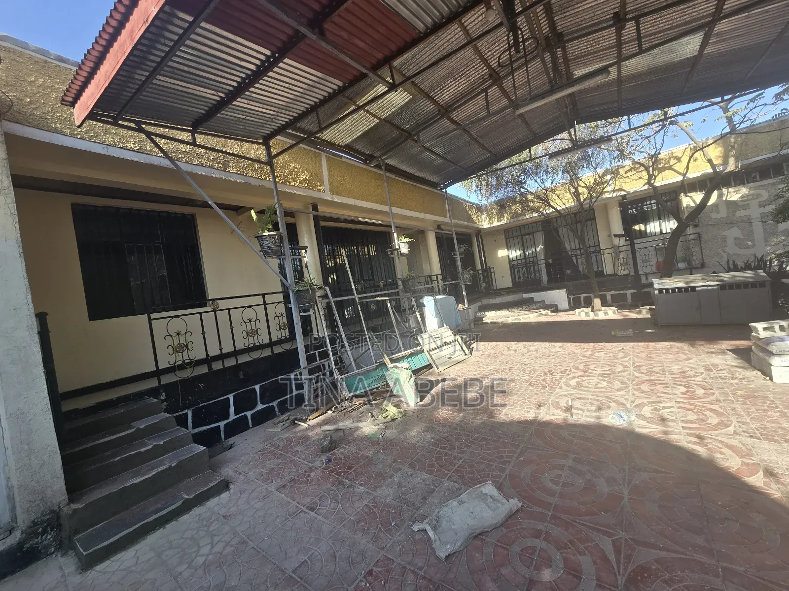 9bdrm House in Akaky Kaliti for sale