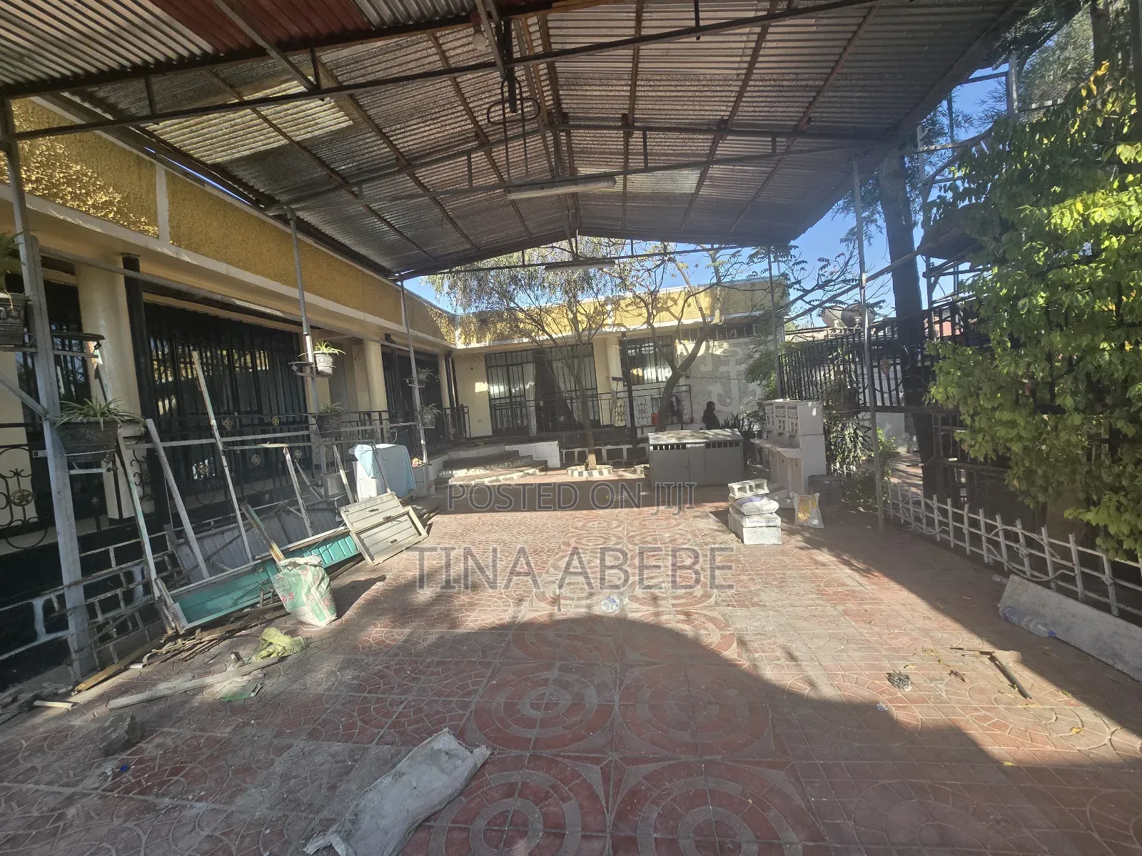 9bdrm House in Akaky Kaliti for sale