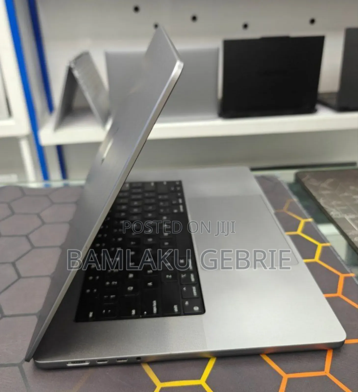 New Laptop Apple MacBook Pro M1 16GB Apple M1 Pro SSD 512GB