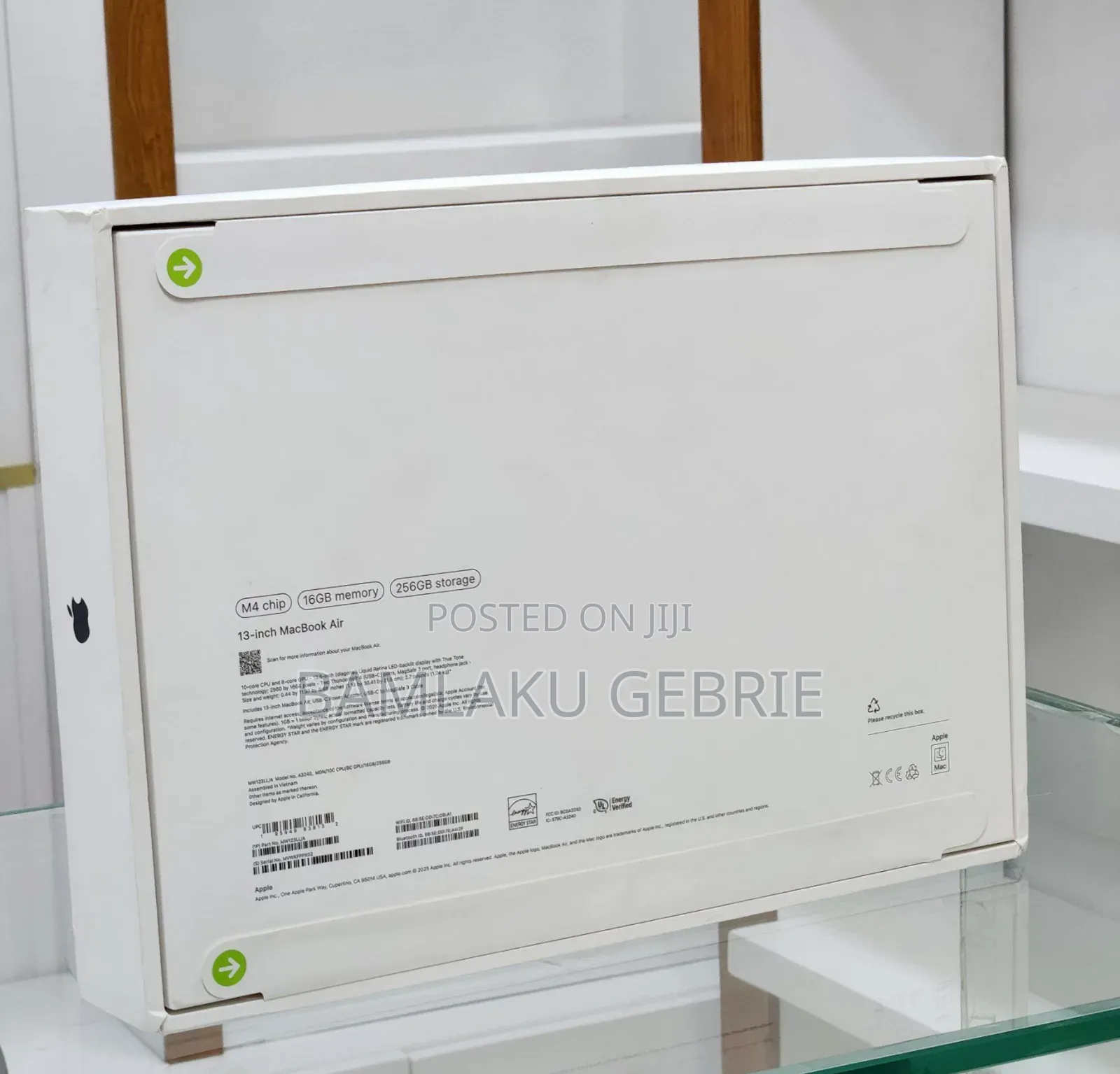 New Laptop Apple MacBook Air 2025 M4 13-Inch 16GB Apple M4 SSD 256GB
