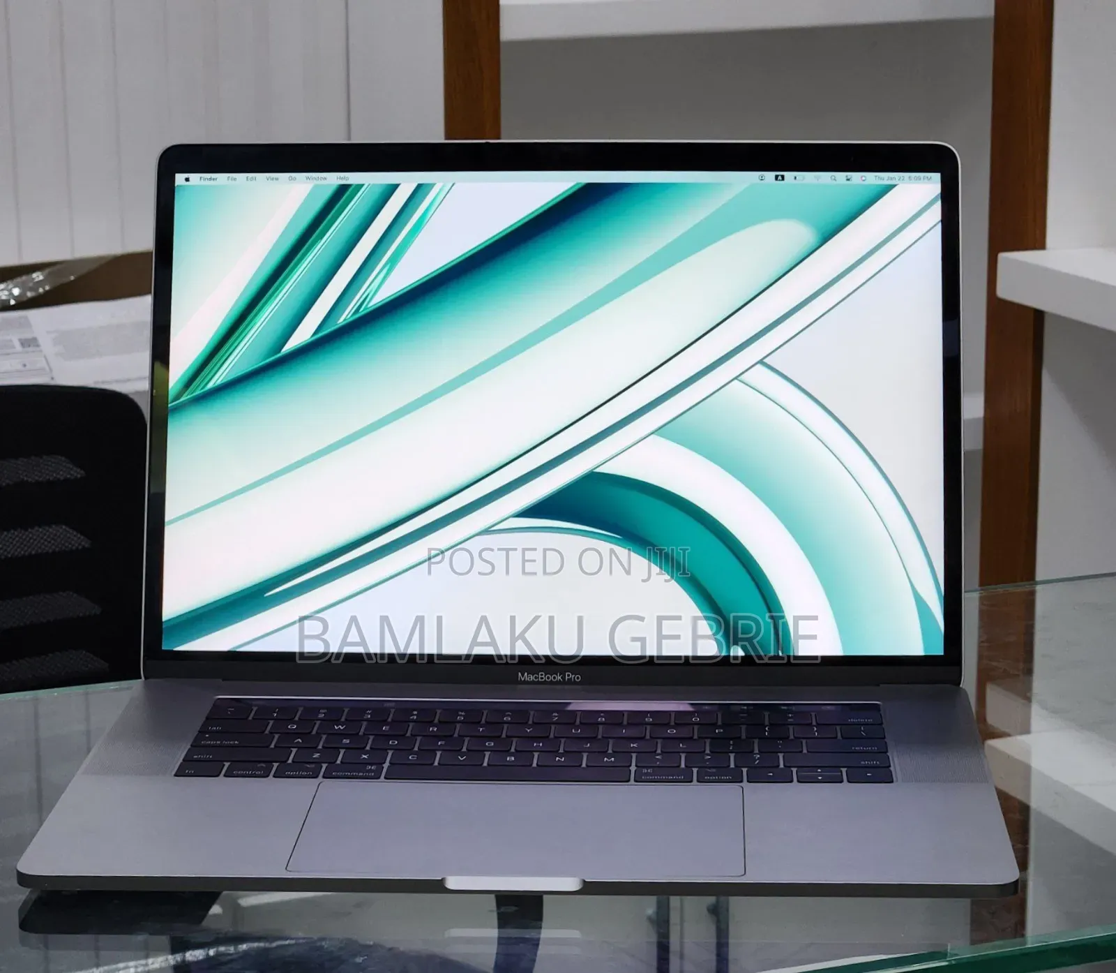 New Laptop Apple MacBook Pro 2019 16GB Intel Core I7 SSD 512GB