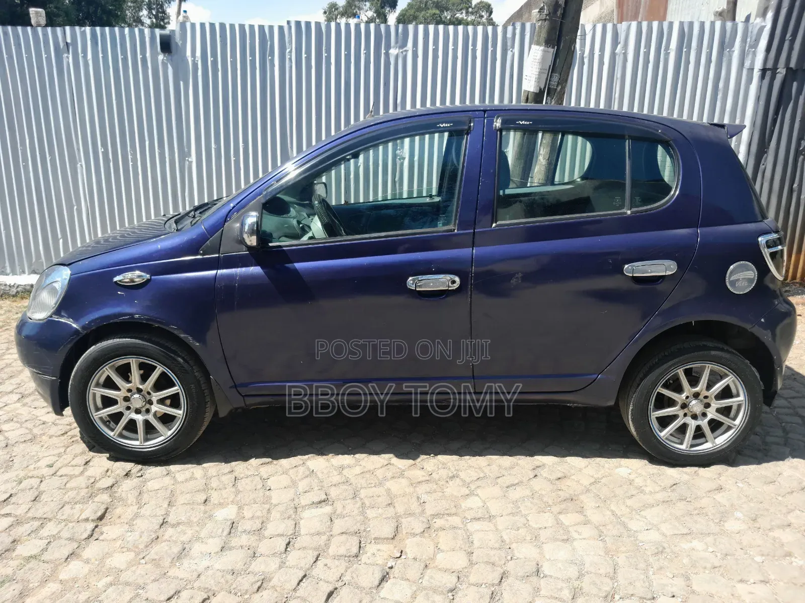 Toyota Vitz 2001 Blue