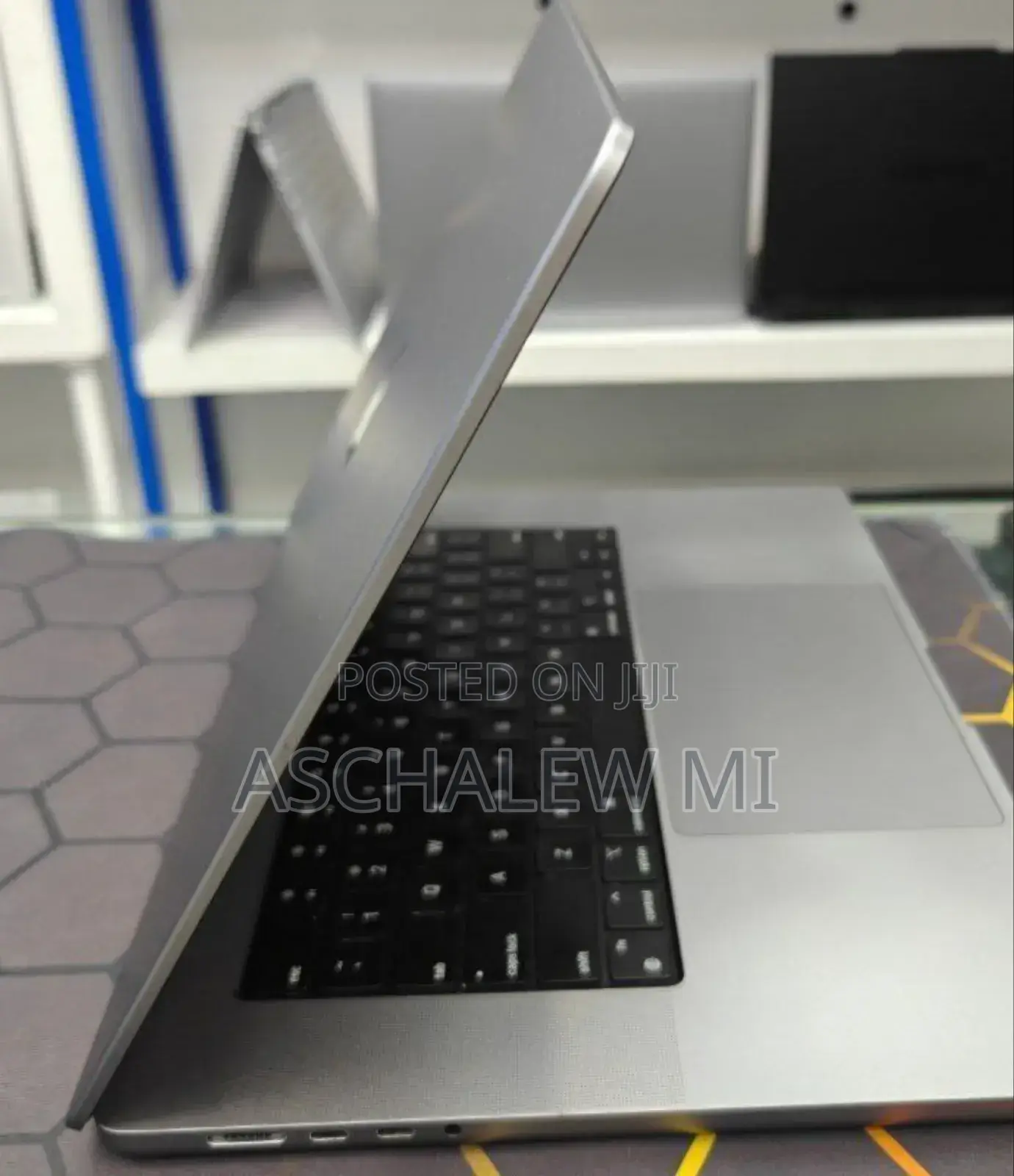 New Laptop Apple MacBook Pro M1 16GB Apple M1 Pro SSD 512GB