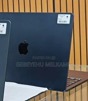 New Laptop Apple MacBook Air 2025 M4 13-Inch 16GB Apple M4 SSD 256GB