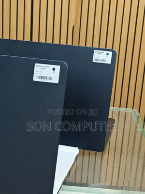 New Apple MacBook Air 2025 M4 13-Inch 16GB Intel Core I9 SSD 256GB