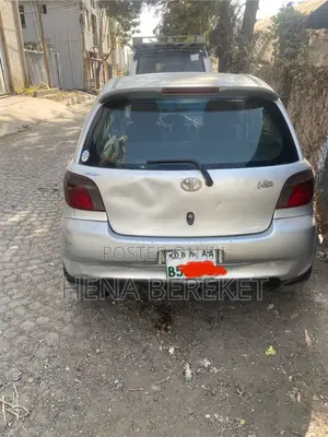 Toyota Vitz 2001 Silver