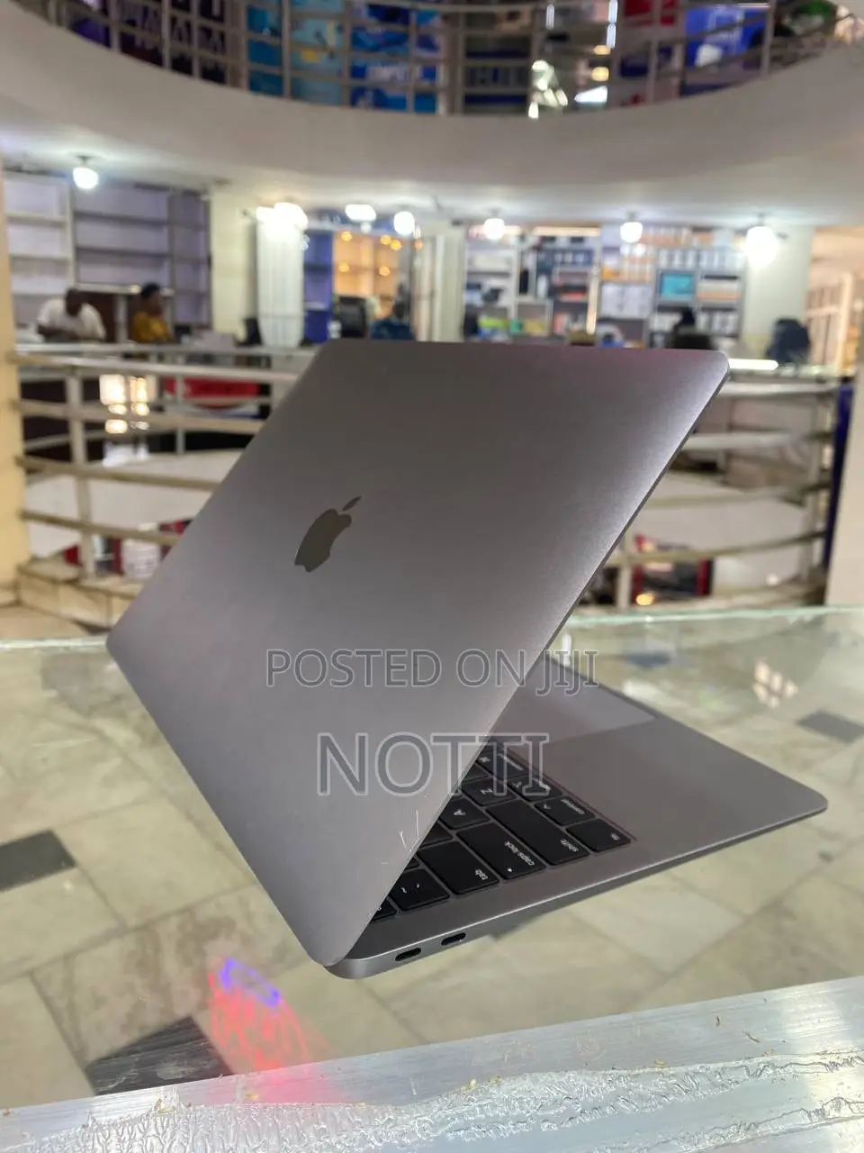 New Laptop Apple MacBook 2019 8GB Intel Core I5 SSD 256GB