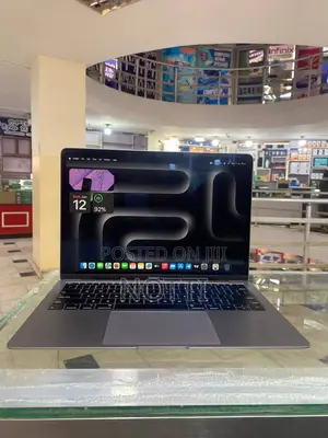 New Laptop Apple MacBook 2019 8GB Intel Core I5 SSD 256GB