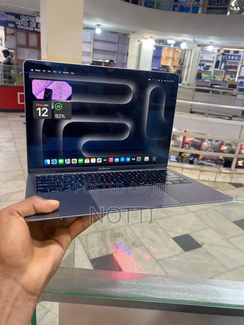 New Laptop Apple MacBook 2019 8GB Intel Core I5 SSD 256GB