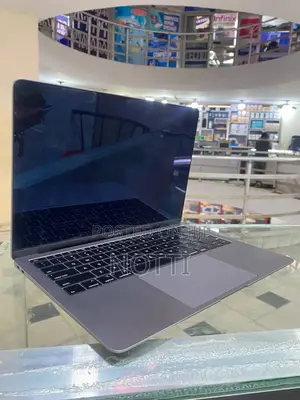 New Laptop Apple MacBook 2019 8GB Intel Core I5 SSD 256GB