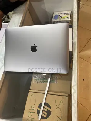 New Laptop Apple MacBook 2019 8GB Intel Core I5 SSD 256GB