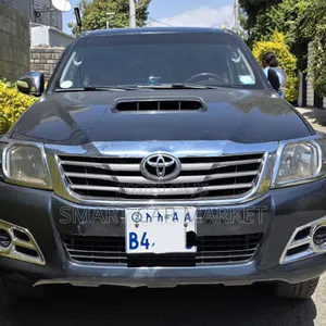 Toyota Hilux 2013 Gray