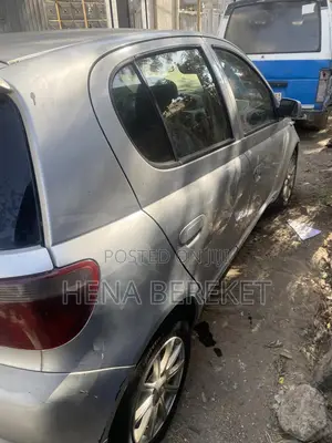 Toyota Vitz 2001 Silver