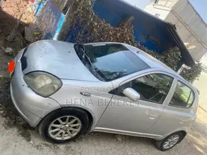 Toyota Vitz 2001 Silver