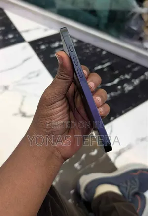 New Apple iPhone 16e 128 GB