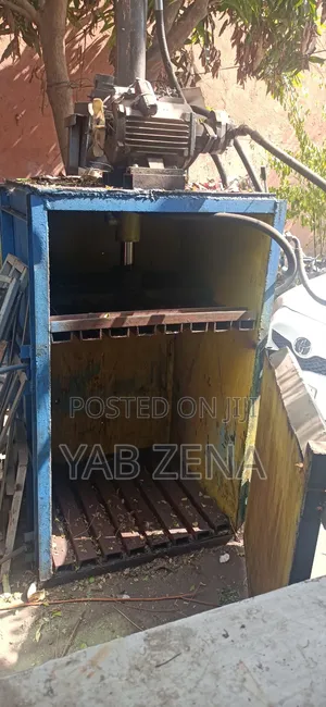 Bottle Press Machin/ ሀይላንድ መጨፍለቂያ